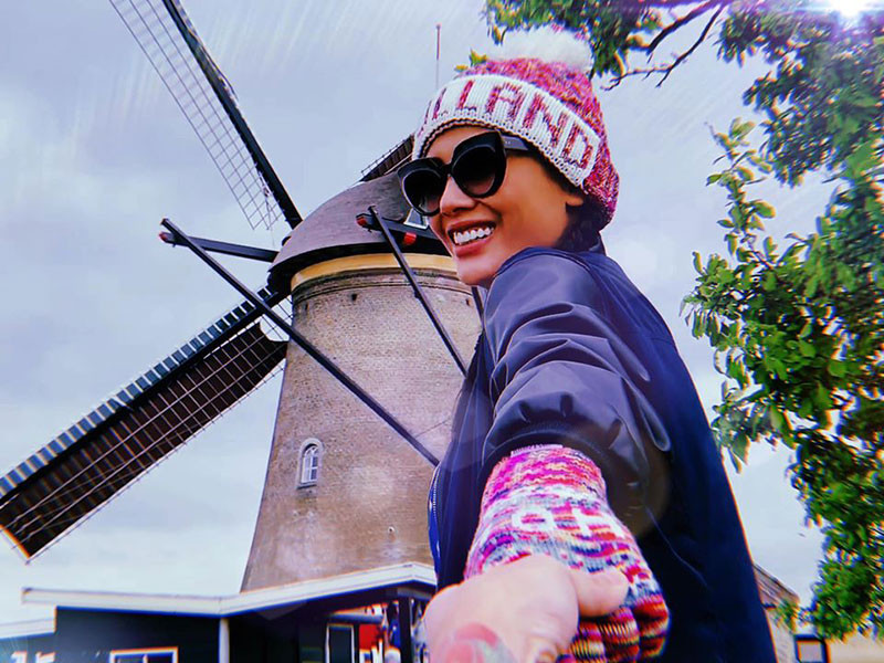 Bạn trai cũng thay đổi vì Võ Hoàng Yến. Chân dài kể, từ một người rất thích đi chơi khuya, bạn trai về sớm mỗi ngày để có nhiều thời gian trò chuyện với cô vì cả hai có sự chênh lệch múi giờ khá lớn.