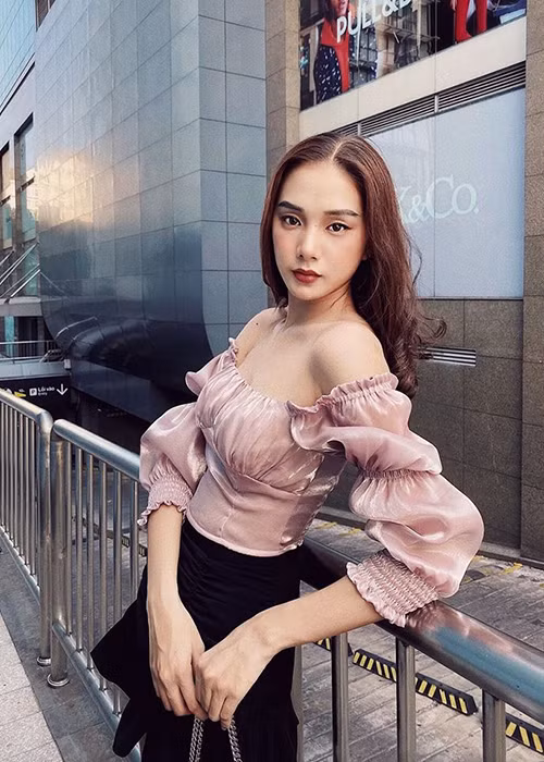 Chia sẻ với Zing, 10X cho biết, cô khá căng thẳng khi ghi danh cuộc thi Hoa hậu Việt Nam năm nay.