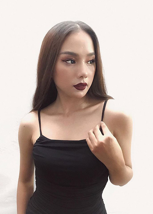 "Năm 2019, Thùy đi thi với mong muốn bản thân có cơ hội thử sức, trải nghiệm. Bây giờ, đến với Hoa hậu Việt Nam, tôi đề ra mục tiêu cao hơn và quyết tâm hơn. Vì thế, tôi có áp lực một chút", cô nói.