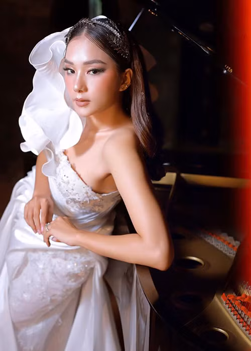 Bích Thùy sinh năm 2001, đang theo học một trường đại học ở TP HCM.