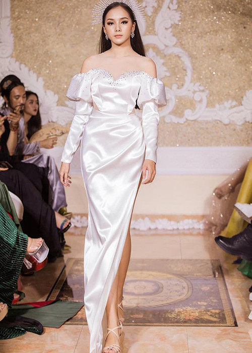 10X hiện theo đuổi công việc người mẫu.