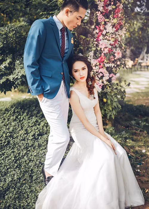 Hương Giang Idol khoe vẻ nữ tính bên một người mẫu nam. Ảnh: Dân Việt