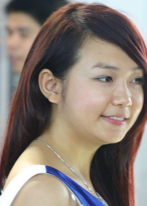 Khi còn làm PG cho nhãn hàng, bà xã của Tuấn Hưng sở hữu thân hình khá tròn trịa, nước da ngăm đen. Ảnh: Người đưa tin