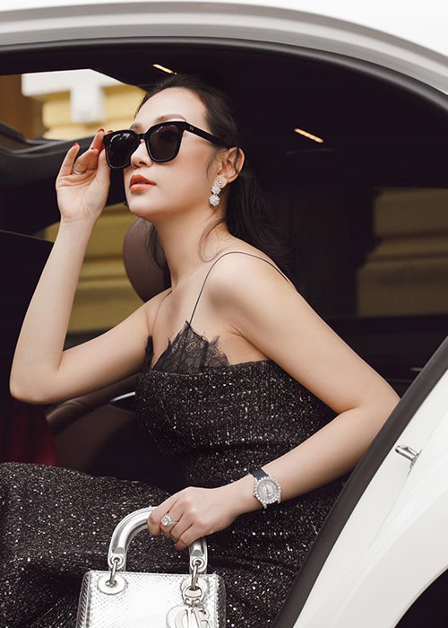 Thu Hương đã trải qua 3 lần sinh nở. Cô được nhiều người khen ngày càng xinh đẹp.