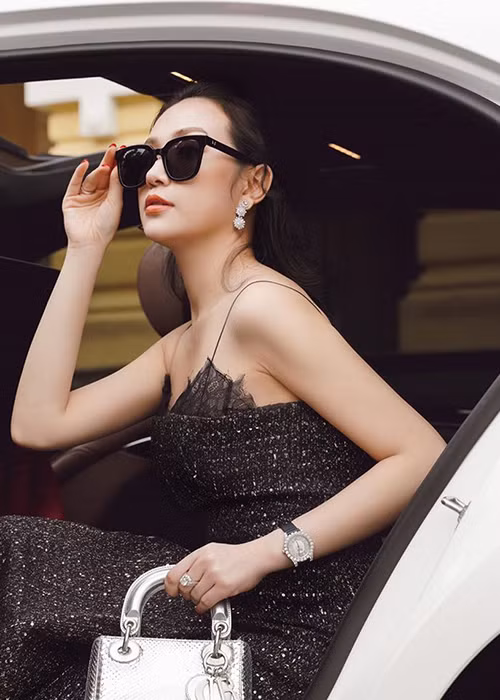 Thu Hương đã trải qua 3 lần sinh nở. Cô được nhiều người khen ngày càng xinh đẹp.