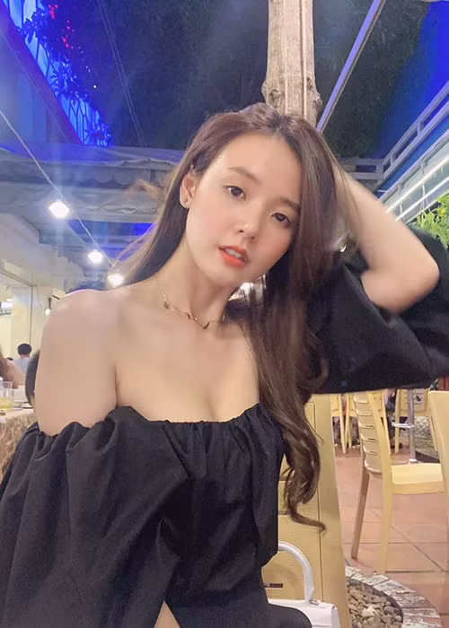 Sau biến cố hủy hôn, Midu yêu đời hơn và say mê với công việc.