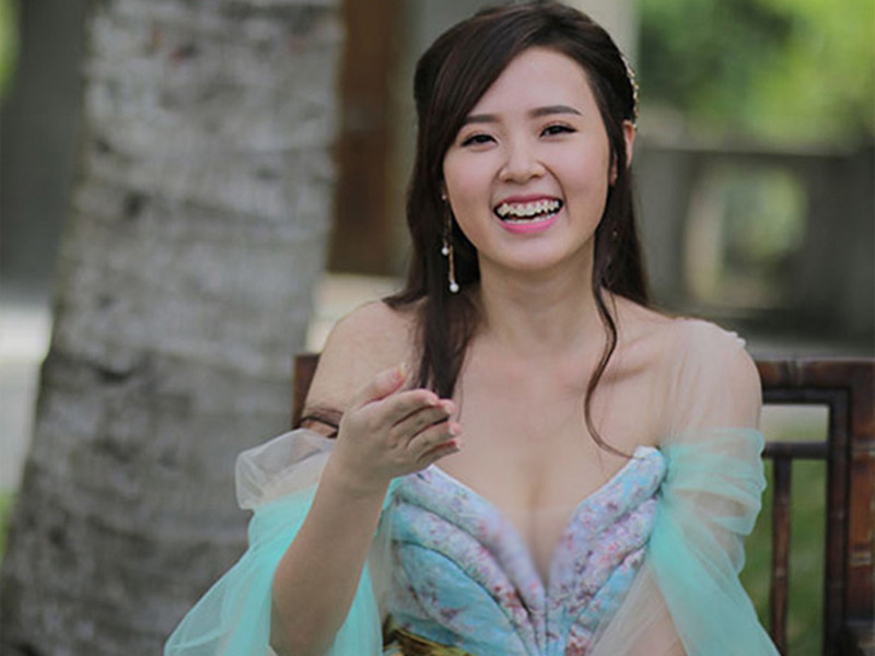 Thậm chí, hot girl sinh năm 1989 còn khẳng định sau này cô cũng không phẫu thuật thẩm mỹ. Ảnh: Dân Việt