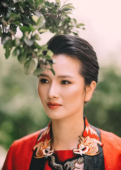 Người đẹp đóng các phim: "Chuyện tình đảo ngọc", "Định mệnh", "Cha và con", "Nữ sát thủ", "Ranh giới thiện ác", "Về đất Thăng Long".