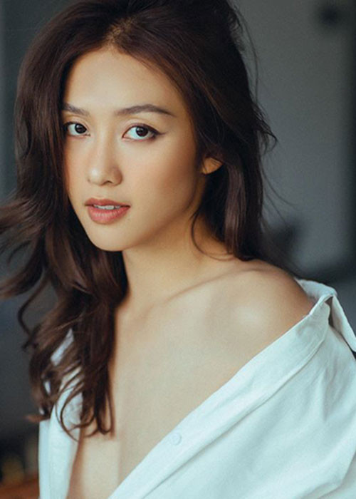 Dù không có số đo 3 vòng chuẩn nhưng Khả Ngân không ngại khoe body của mình.