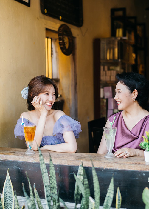 Bà xã của Trấn Thành cho hay, đây là lần đầu tiên cô và mẹ ruột đi chơi riêng. Ảnh: Vietnamnet