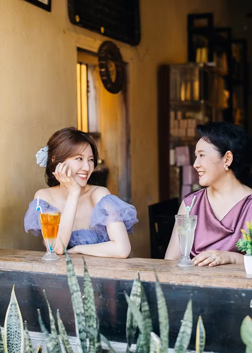 Bà xã của Trấn Thành cho hay, đây là lần đầu tiên cô và mẹ ruột đi chơi riêng. Ảnh: Vietnamnet