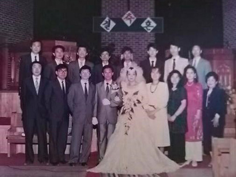 Bố mẹ của Hari Won từng bị hai bên gia đình phản đối làm đám cưới nhưng cuối cùng họ vẫn quyết định đến với nhau. Ảnh: Dân Việt