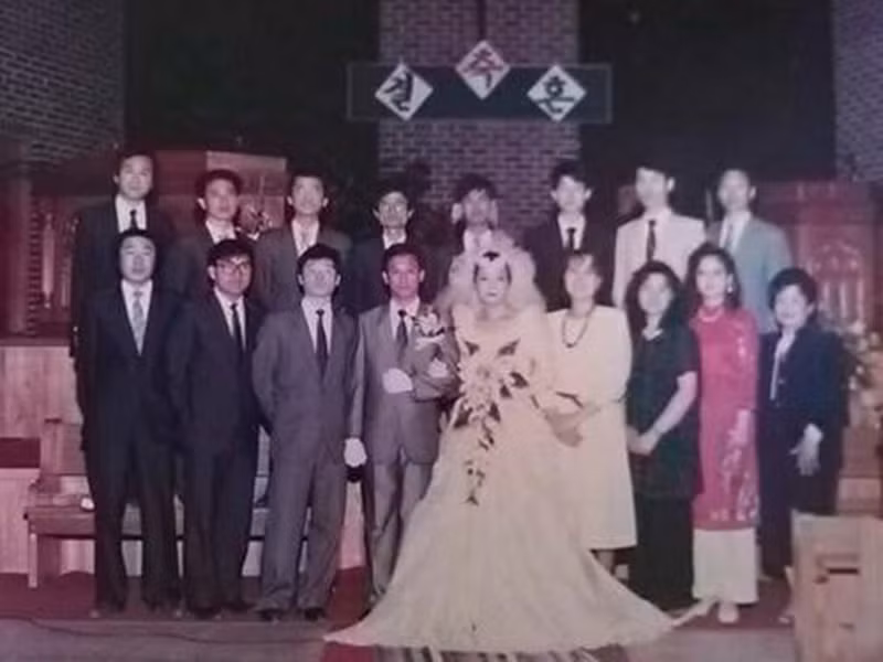 Bố mẹ của Hari Won từng bị hai bên gia đình phản đối làm đám cưới nhưng cuối cùng họ vẫn quyết định đến với nhau. Ảnh: Dân Việt