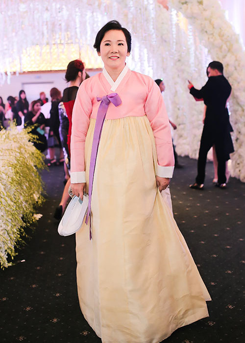 Mẹ ruột của Hari Won tên Lee Sook Hee. Bà sinh 4 người con: 3 gái, 1 trai. Ảnh: Khám phá