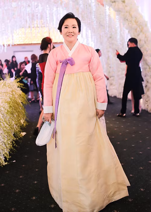 Mẹ ruột của Hari Won tên Lee Sook Hee. Bà sinh 4 người con: 3 gái, 1 trai. Ảnh: Khám phá