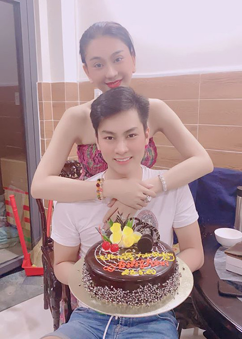 Lâm Khánh Chi lo lắng đến mất ngủ vì không biết cô gái đó là ai và mời Phi Hùng về nhà chơi với mục đích gì.