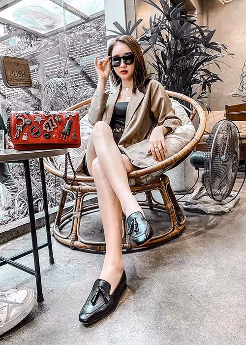 10X hiện tại sở hữu thân hình đồng hồ cát săn chắc, đôi chân thon.