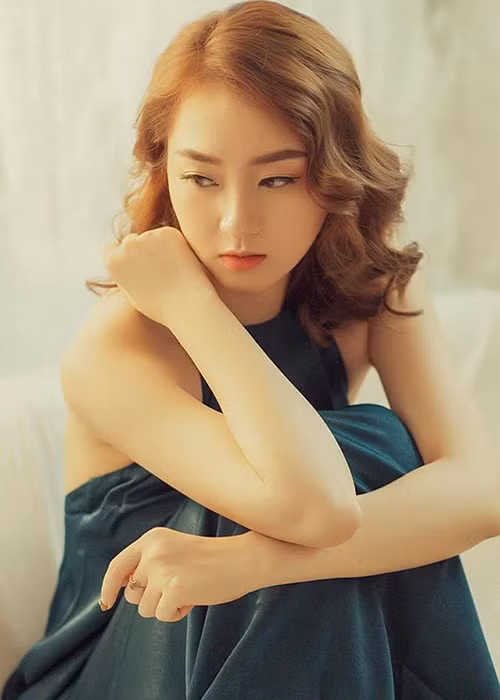 Trà My hiện là một trong những thí sinh Hoa hậu Việt Nam 2020 nhận được sự chú ý của nhiều khán giả. Mời quý độc giả xem video "Đỗ Mỹ Linh đăng quang Hoa hậu Việt Nam 2016". Nguồn VTC