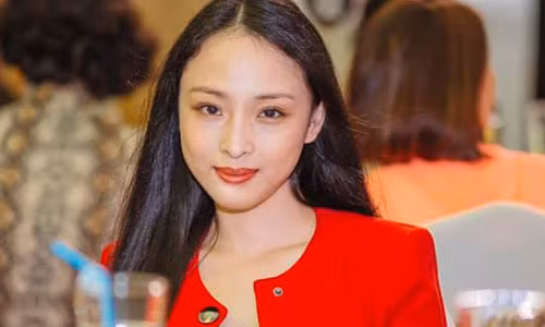 Hoa hau Phuong Nga to giac Vien Kiem sat: “Xoi” len PR ten tuoi?