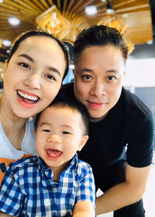 Victor Vũ luôn có mặt trong các sự kiện quan trọng của con trai.