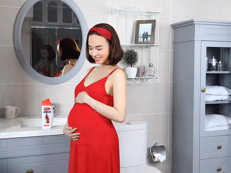 Dinh Ngoc Diep khoe bau 8 thang van dep rang ro