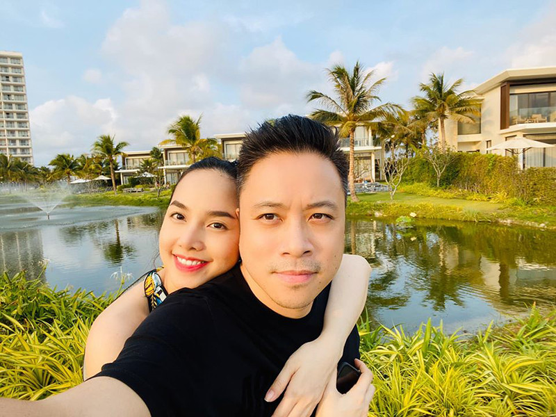 Cô chăm sóc gia đình đồng thời hỗ trợ chồng trong công việc sản xuất phim.