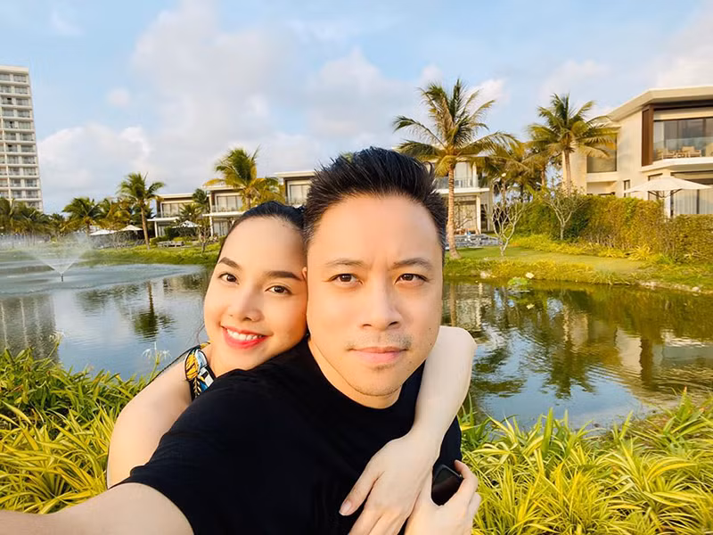 Cô chăm sóc gia đình đồng thời hỗ trợ chồng trong công việc sản xuất phim.