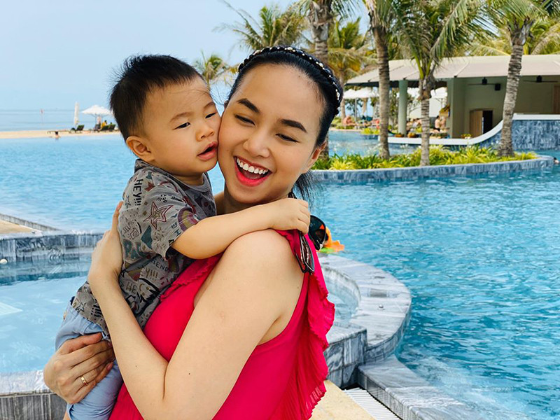 Trong thời gian Đinh Ngọc Diệp mang bầu, nữ diễn viên rất hiếm khi đăng ảnh để lộ vòng 2.