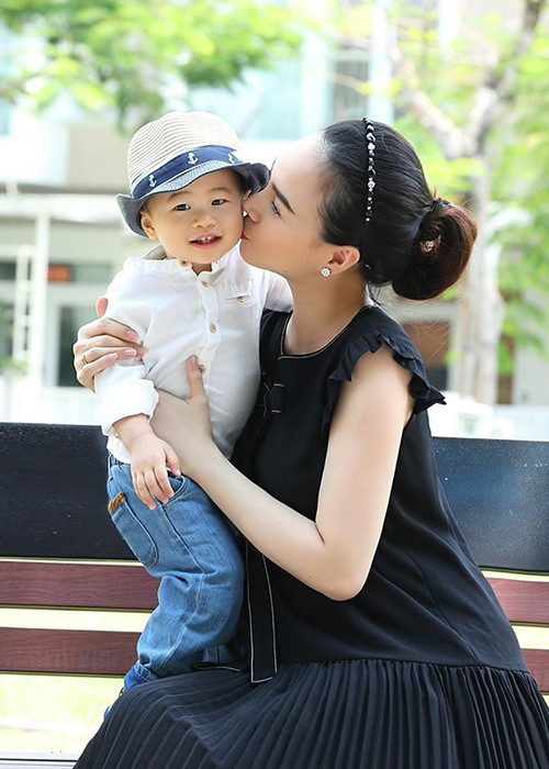 Con trai đầu lòng của nữ diễn viên kháu khỉnh, lanh lợi.