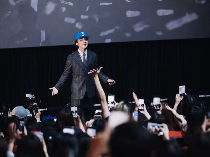 Trong 6 năm qua, Sơn Tùng M-TP thực hiện rất nhiều dự án như Sky Tour 2019, Sky Tour Movie. Năm 2019, giọng ca gốc Thái Bình còn thử sức với vai trò chủ tịch công ty giải trí do anh sáng lập. Có thể nói, ở tuổi 26, Sơn Tùng có trong tay gần như mọi thứ từ tên tuổi, sự giàu có.