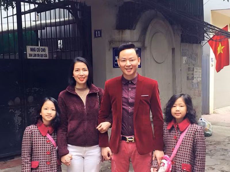 Trước khi ly hôn, Tùng Dương và người vợ thứ 3 kém 17 tuổi có hai con chung. Hiện tại, nam diễn viên nuôi con gái út. Ảnh: Khám phá