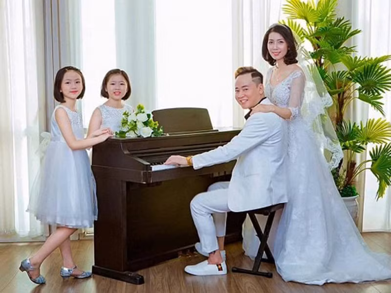 Thời hôn nhân còn hạnh phúc, Tùng Dương chia sẻ người vợ thứ ba là người làm kinh doanh, không phù phiếm và biết chăm sóc, vun đắp cho anh. Ảnh: Ngôi sao