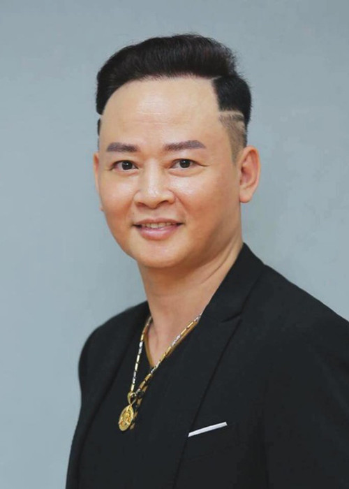 Trước khi ly hôn vợ thứ 3, Tùng Dương gặp nhiều trắc trở trong đường tình duyên khi trải qua 2 đời vợ. Nam diễn viên kết hôn lần đầu năm 1994 khi mới 25 tuổi. Ảnh: Zing