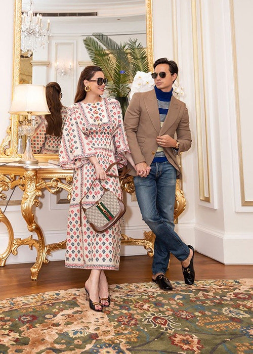 Trong bộ ảnh mới, Kim Lý nắm chặt tay bạn gái.