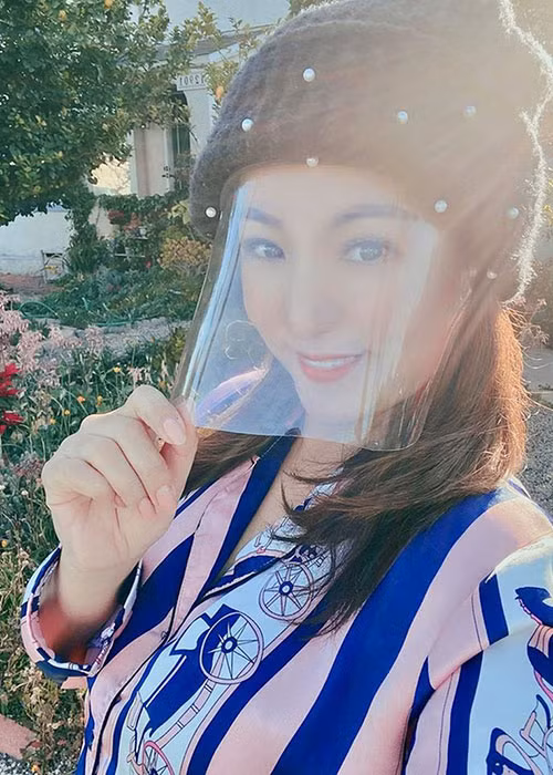 Thúy Nga cho biết, cô cảm thấy mệt mỏi vì bị tung tin đồn thất thiệt trong thời gian dài nghỉ ở nhà vì COVID-19.