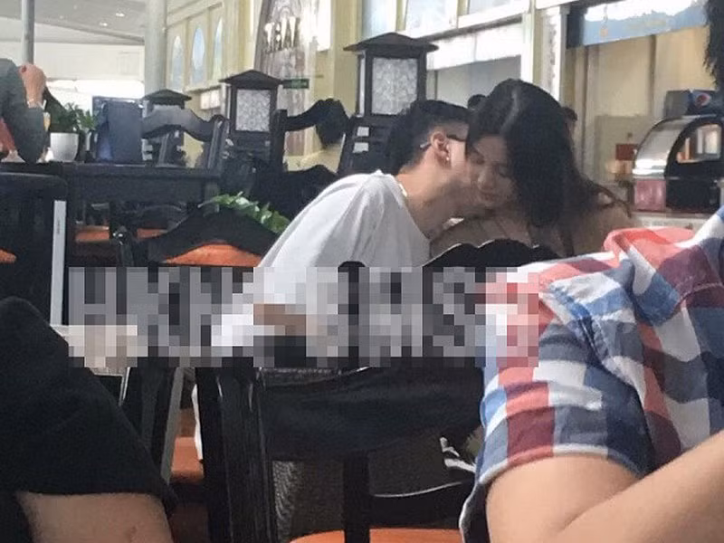 Nam ca sĩ hiện tại là người độc thân.