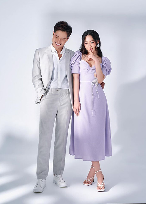 Thanh Sơn và Quỳnh Kool không phủ nhận tin đồn tình cảm nhưng cũng không thừa nhận làm khán giả vô cùng tò mò mối quan hệ thực sự giữa hai người. Mời quý độc giả xem video "Thanh Sơn hôn Quỳnh Kool tới 7 lần mới ưng". Nguồn VTC Now