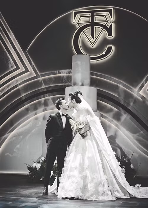 Hôn lễ của cặp đôi chân dài - đại gia được tổ chức vô cùng hoành tráng.