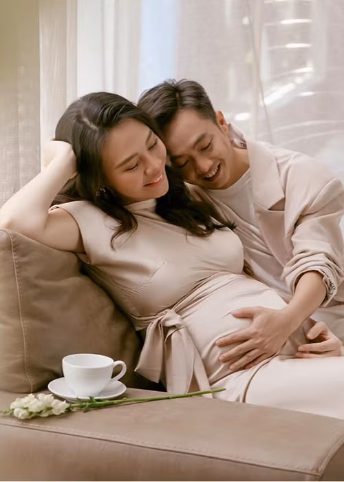 Cặp đôi được cho là chuẩn bị đón con gái chào đời.