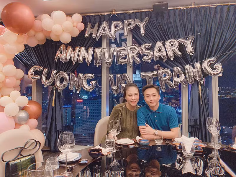 Mới đây, kỷ niệm 1 năm ngày cưới, Đàm Thu Trang cho biết, món quà lớn nhất Cường Đô la tặng chính là em bé trong bụng.