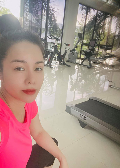 Trước đó, giữa ồn ào bị Hồ Gia Hùng tố là lý do khiến TiTi bỏ vợ con, Nhật Kim Anh một mực phủ nhận không liên quan đến chuyện vợ chồng TiTi ly hôn.