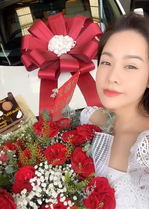 Nhật Kim Anh cũng có động thái sau khi bị Hồ Gia Hùng dọa kiện.