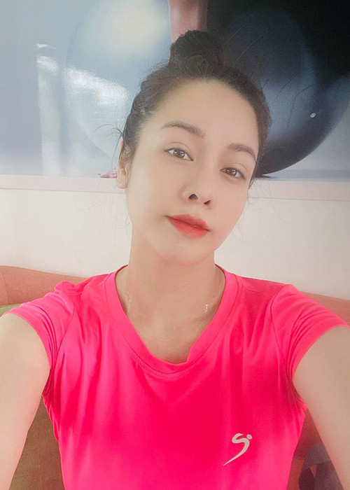 Ngoài ra, cô tố ngược Hồ Gia Hùng từng sử dụng chất kích thích nên phải rời nhóm HKT.