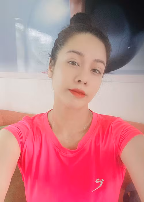 Ngoài ra, cô tố ngược Hồ Gia Hùng từng sử dụng chất kích thích nên phải rời nhóm HKT.