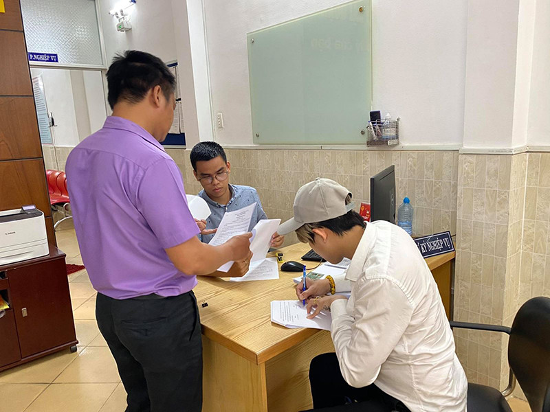 Hiện tại, khán giả chưa rõ ai đúng ai sai trong vụ ồn ào giữa Hồ Gia Hùng với Nhật Kim Anh và TiTi. Ảnh: Thời báo doanh nhân