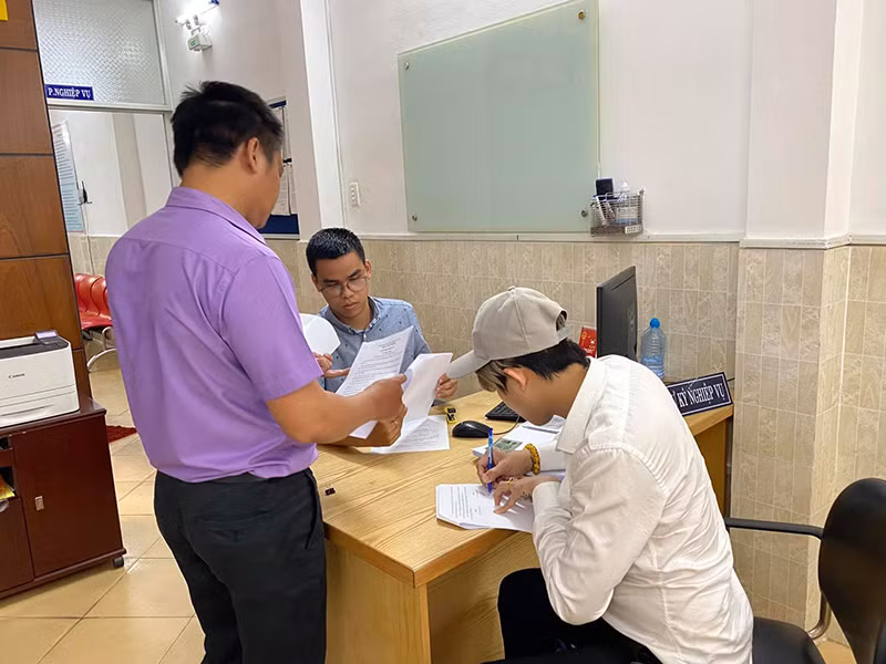 Hiện tại, khán giả chưa rõ ai đúng ai sai trong vụ ồn ào giữa Hồ Gia Hùng với Nhật Kim Anh và TiTi. Ảnh: Thời báo doanh nhân