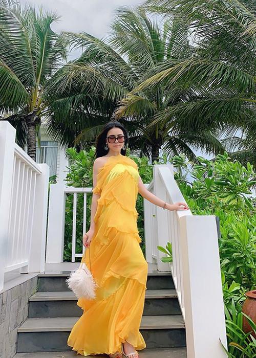 Sau ồn ào, gương mặt của Thư Dung trông khá lạ khiến cô vướng nghi vấn phẫu thuật thẩm mỹ.