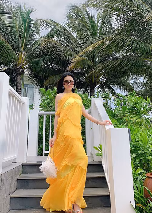 Sau ồn ào, gương mặt của Thư Dung trông khá lạ khiến cô vướng nghi vấn phẫu thuật thẩm mỹ.