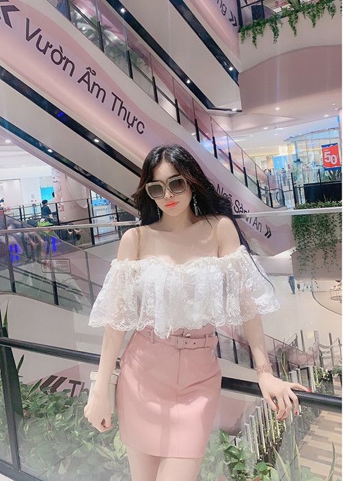 Sau scandal bán dâm, Thư Dung tiếp tục khoe sống sang chảnh.