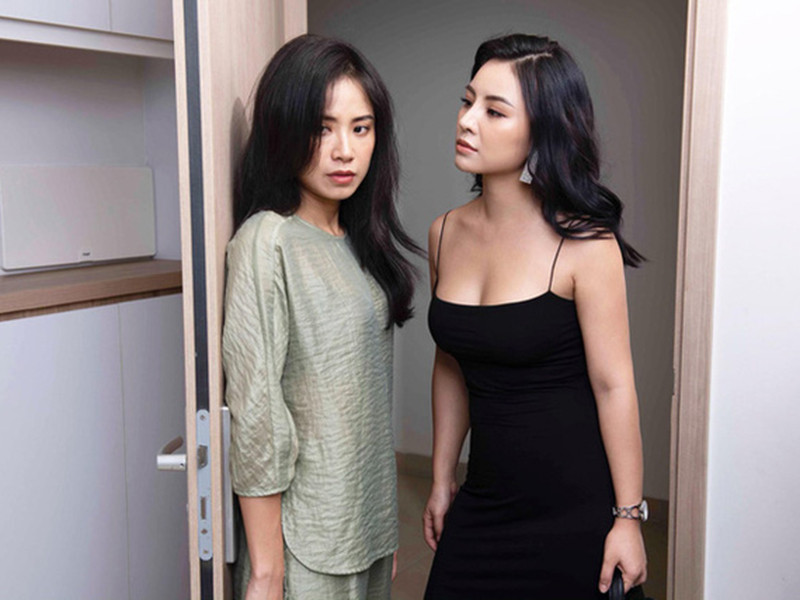 Chia sẻ với Zing, Liên Tít cho biết, cô không nghĩ trang phục khi lên hình lại hở nhiều đến vậy. Nếu được quay lại, Liên Tít sẽ không chọn thiết kế hở hang. Ảnh: Tổ Quốc